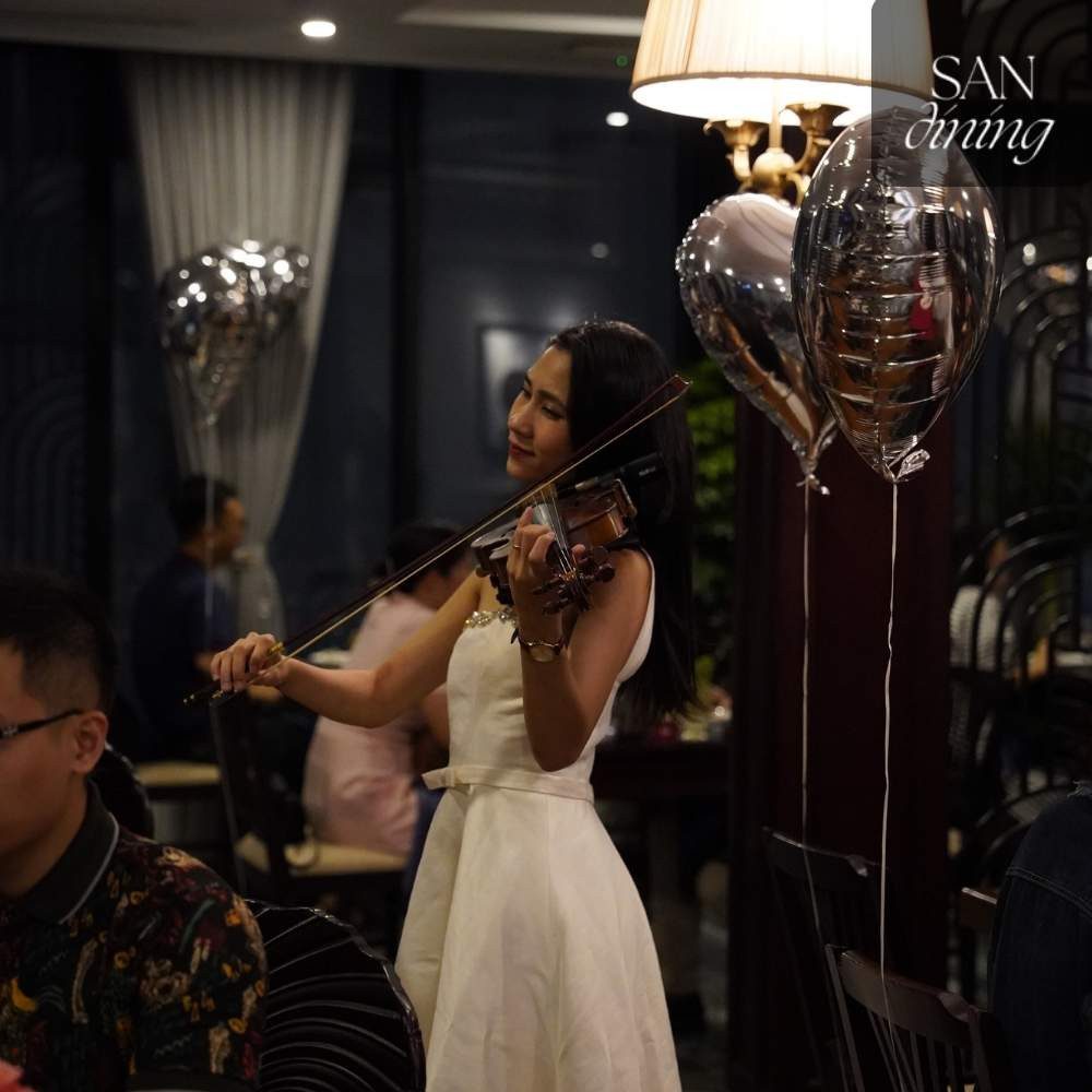 Nghệ sĩ Violin Hương Ly tại buổi tối Dinner Date